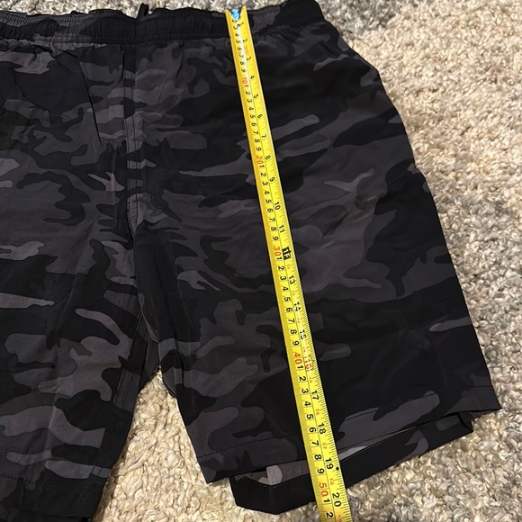 Kirkland Signature Men's Swim Shorts, Black Camouflage - Picture 12 of 13